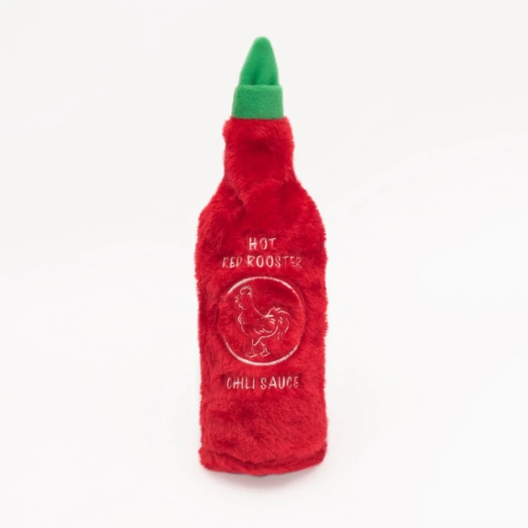 zippypaws-pluszowa-trzaskajaca-butelka-hot-sauce-red-rooster-zp980.jpg